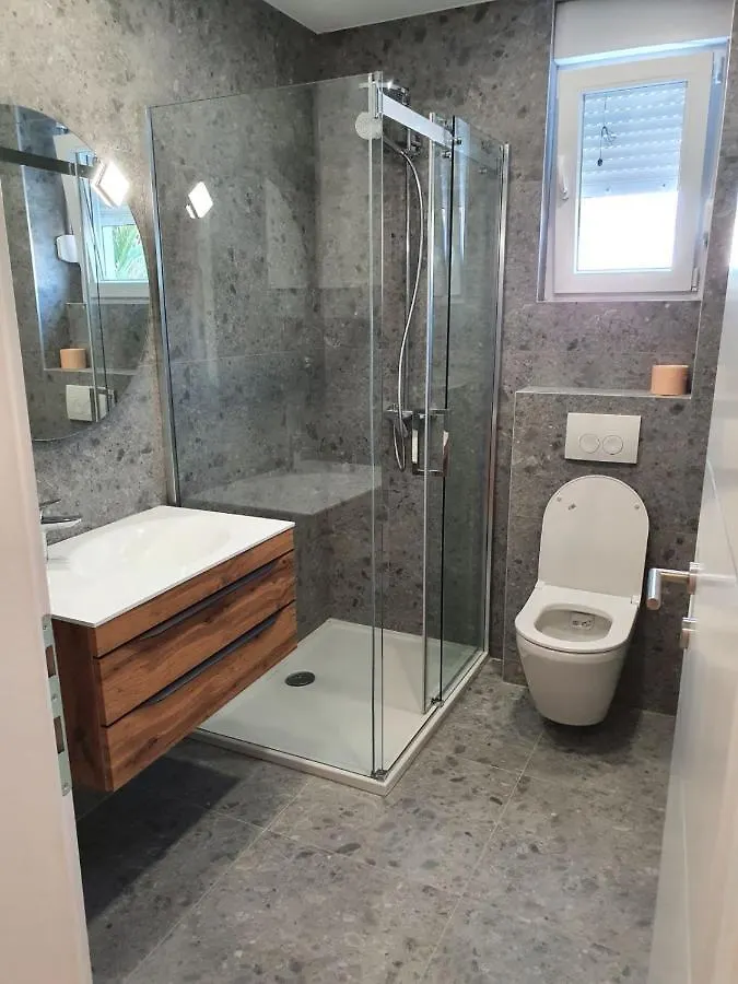 Villa Mondee Mandre Apartment