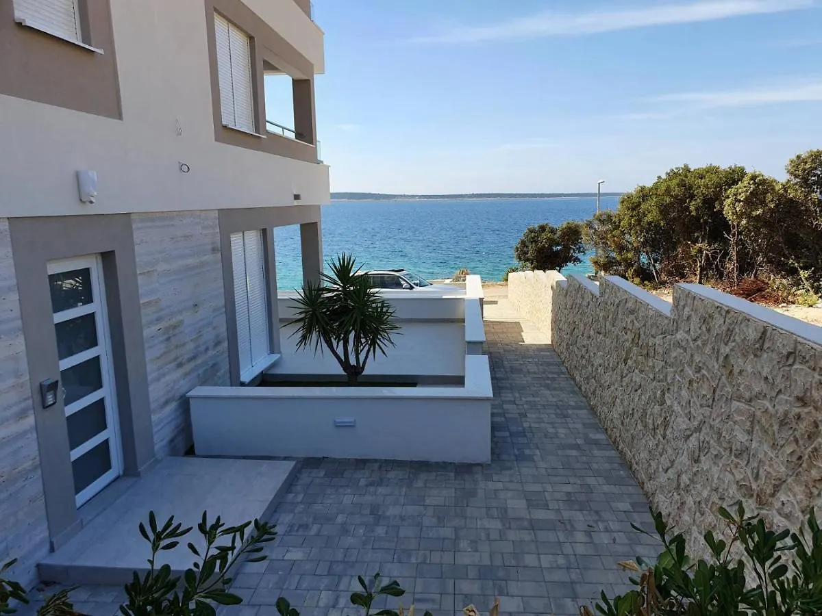 Villa Mondee Mandre Apartment